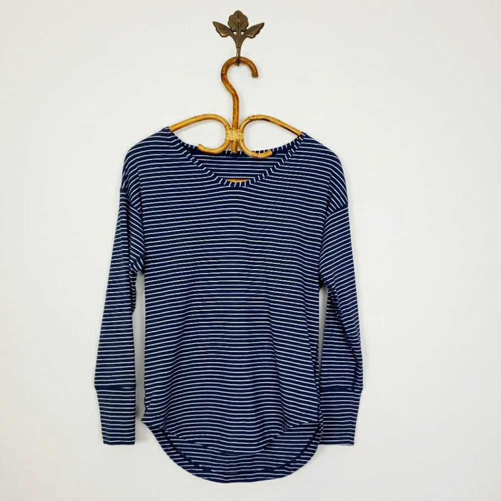Lululemon Weekend Long Sleeve - Picture 1 of 4